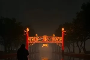 第七号候车厅封面：深夜空荡的候车座椅与吊灯